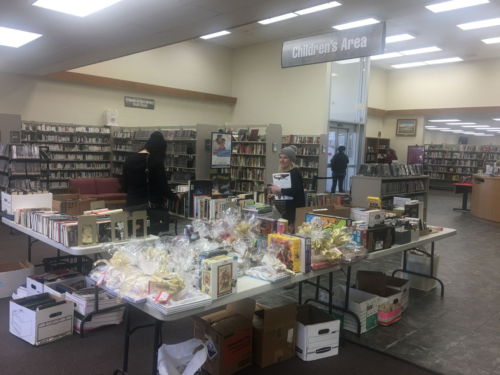 Yucaipa Friends of the Library hold a fundraising.